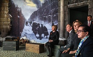 В Музее Победы делегация Совета Федерации осмотрела новую историко-мультимедийную экспозицию «Путь к Победе!», посвященную событиям, произошедшим на полях сражений в годы Великой Отечественной войны
