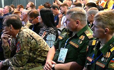 Александр Ролик принял участие в пленарной дискуссии на тему «Литература как мост исторической памяти» во Владивостоке