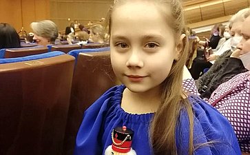 Олег Алексеев исполнил новогодние желания детей Саратовской области