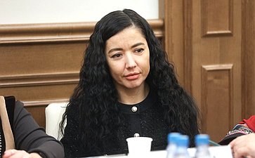 Встреча сенаторов РФ с участниками второго потока образовательной программы «Актуальные проблемы и эффективные практики устойчивого развития коренных малочисленных народов Севера, Сибири и Дальнего Востока»