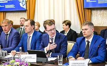 Вячеслав Тимченко провел расширенное заседание по вопросам контрольно-надзорной деятельности в Республике Хакасия