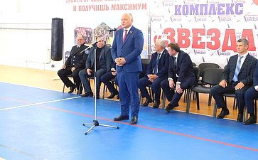 Алексей Кондратенко в рамках региональной недели посетил станицу Пластуновскую Динского района, где состоялось открытие спортивного комплекса «Звезда»