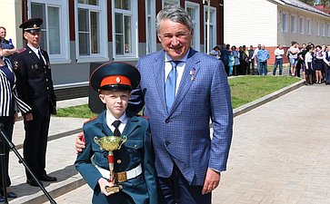 Ю. Воробьев поздравил кадетов школы «Корабелы Прионежья» с окончанием учебного года