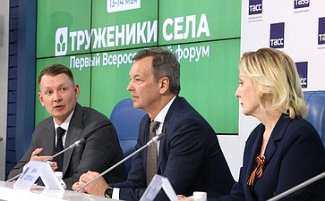 Первый заместитель Председателя СФ Андрей Яцкин провел пресс-конференцию, посвященную Форуму тружеников села, который пройдет 13–14 мая