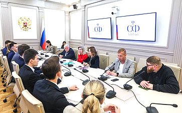 Наталья Мельникова провела встречу с активистами молодежного землячества Псковской области