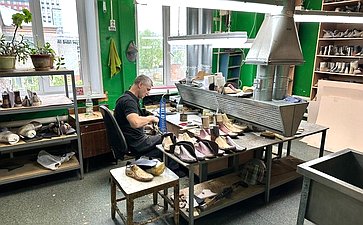 Игорь Мурог оценил в Рязанской области производство протезных изделий для участников специальной военной операции