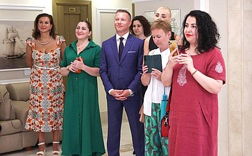 Открытие в Совете Федерации выставки творческих работ президента Международного союза художников-анималистов Сергея Ильинского-Акулова