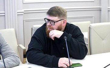 Наталья Мельникова провела встречу с активистами молодежного землячества Псковской области
