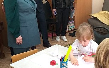 Оксана Хлякина проконтролировала работу пункта временного размещения граждан в Липецкой области