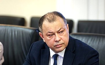 Круглый стол на тему «Решающая роль в Победе над гитлеровской Германией как одна из основ международного статуса России. Против покушений на историческую правду»