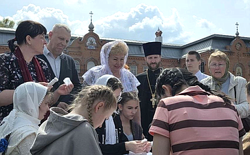 Ольга Бас посетила Свято-Владимирский кафедральный собор ЛНР