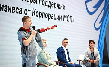 XXVIII Петербургский международный экономический форум (ПМЭФ’25). Показ международного конкурса адаптивной моды «На крыльях»