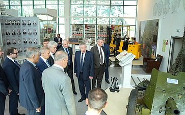 В рамках выездного заседания Комитета СФ по обороне и безопасности сенаторы посетили ряд социально значимых предприятий Свердловской области
