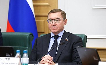 Владимир Якушев