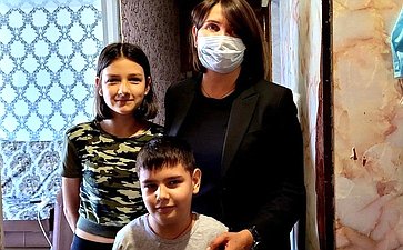 Юлия Лазуткина приняла участие в региональном благотворительном проекте «Подготовь ребенка к школе»