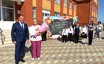 Игорь Мурог принял участие в торжественных мероприятиях, приуроченных ко Дню знаний, в Ряжском округе и Александро-Невском районе