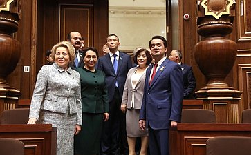 Для Председателя Совета Федерации Валентины Матвиенко была проведена экскурсия по новому зданию Парламента Республики Таджикистан