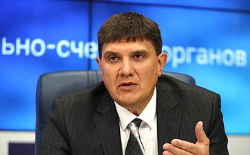 В пресс-центре ТАСС состоялась пресс-конференция, посвященная пилотному рейтингу деятельности контрольно-счетных палат субъектов РФ и представлению его результатов