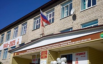 Александр Савин принял участие в торжественной линейке, посвященной Дню знаний