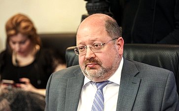 Круглый стол на тему «Решающая роль в Победе над гитлеровской Германией как одна из основ международного статуса России. Против покушений на историческую правду»