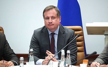 Заседание секции «Цифровая трансформация транспорта» на тему «Электронный документооборот между федеральными органами власти и участниками перевозочного процесса»