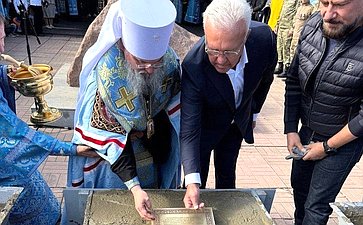 Александр Усс принял участие в торжественных мероприятиях в день установления краеугольного камня кафедрального собора Рождества Пресвятой Богородицы