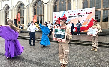 Участники проекта «Поезд Памяти» посетили Петергоф