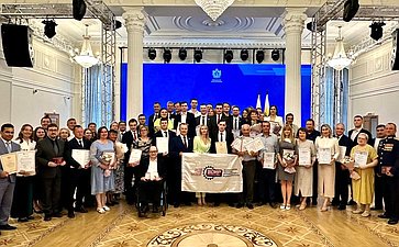 Игорь Мурог в преддверии Дня изобретателя и рационализатора провёл в Правительстве Рязанской области церемонию награждения разработчиков и новаторов региона