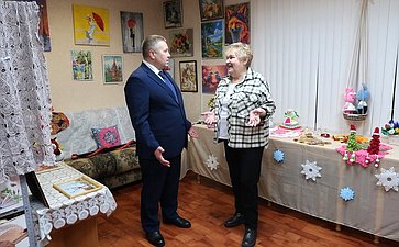 Денис Гусев в рамках работы в регионе провел встречу председателем Ненецкой окружной организации Всероссийского общества инвалидов Надеждой Ковалевской