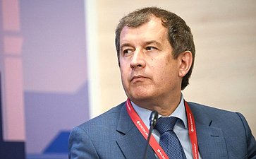 Сессии на тему «Совершенствование законодательного регулирования преференциальных режимов Дальнего Востока и Арктики». X Восточный экономический форум