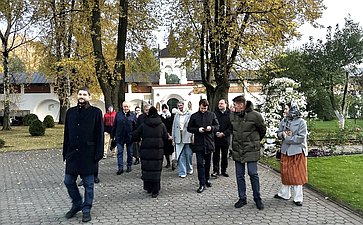 Сенаторы осмотрели площадки, отведенные под реализацию проектов комплексного развития территории и Церковь Иоанна Предтечи в Толчкове