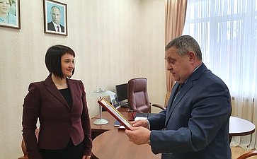 Встреча сенатора Александра Ракитина с министром имущественных и земельных отношений Республики Карелия Яниной Свидской