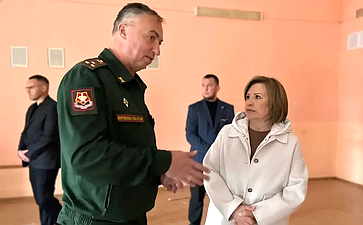 Марина Сидухина посетила военный комиссариат в Новокуйбышевске