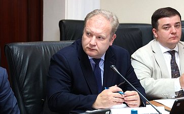 Круглый стол Комитета СФ по Регламенту и организации парламентской деятельности совместно с Комитетом СФ по экономической политике «Совершенствование законодательства Российской Федерации о государственном контроле (надзоре), муниципальном контроле»