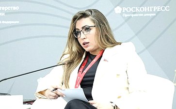 Елена Шумилова выступила на XI Петербургском международном юридическом форуме