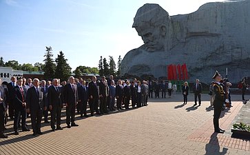 Мемориальный комплекс «Брестская крепость-герой». Церемония возложения венка и цветов к Вечному огню