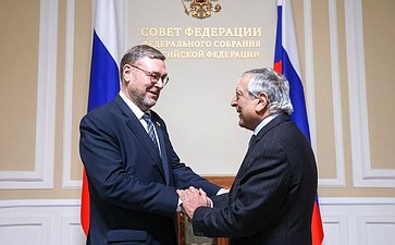 Встреча заместителя Председателя Совета Федерации Константина Косачева с президентом Университета им. Джавахарлала Неру (Индия) профессором Канвалом Сибалом