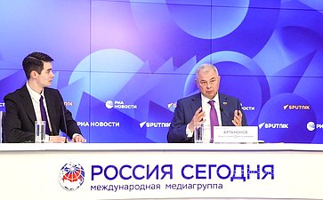 В пресс-центре медиагруппы «Россия сегодня» состоялась пресс-конференция председателя Комитета СФ по бюджету и финансовым рынкам Анатолия Артамонова, на которой подведены итоги работы Комитета в весеннюю сессию