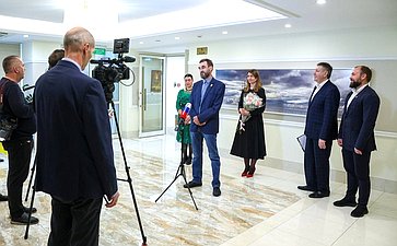 Открытие в Совете Федерации выставки индустриальных пейзажей, посвященной Дню машиностроителя