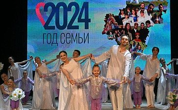 Александр Савин принял участие в прошедшей в Калуге торжественной церемонии, посвященной открытию Года семьи