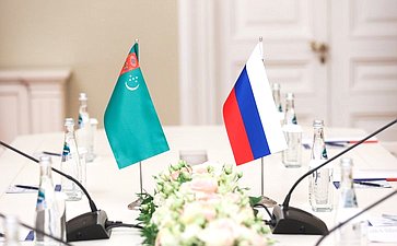 Встреча Председателя Совета Федерации Валентины Матвиенко и Огулджахан Атабаевой, возглавляющей делегацию Туркменистана на проходящем в Санкт-Петербурге Форуме «Содружество моды»