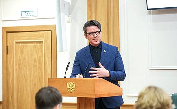 Круглый стол на тему «Интеллектуальная собственность в материальном выражении: мода, промышленный дизайн, архитектура»