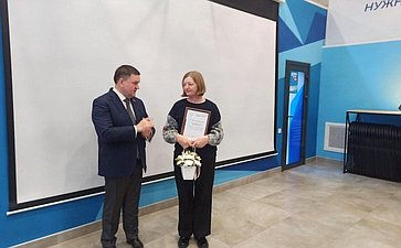 Сергей Перминов вручил награды Совета Федерации, которыми за выдающиеся заслуги отмечены жители Ленинградской области