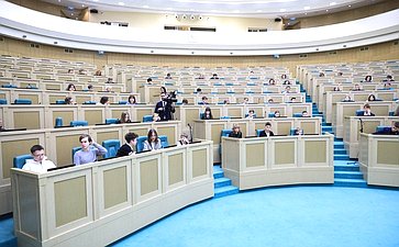 Встреча сенатора РФ Александра Карелина с детьми членов профсоюза СФ и экскурсия по зданию Совета Федерации