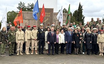 Екатерина Алтабаева приняла участие в торжественной церемонии захоронения останков бойцов Великой Отечественной войны на Братском кладбище на Дергачах