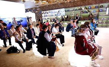 Сессия «Диалог культур коренных народов России и Китая». Сенаторы принимают участие в VIII Восточном экономическом форуме