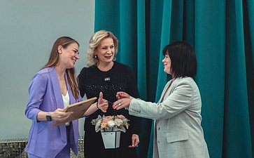 Инна Святенко встретилась с учителями школы № 2087 района Марьино Юго-Восточного округа и посетила обновлённый по программе «Моя школа» корпус образовательного учреждения