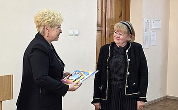 Ольга Бас провела лекцию с будущими филологами и журналистами Луганского педагогического университета