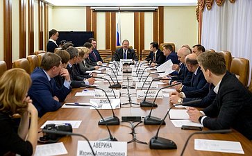 Олег Мельниченко провел встречу с главами муниципальных образований по актуальным вопросам местного самоуправления