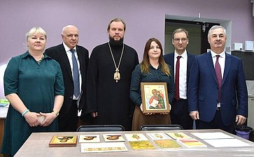Андрей Шохин посетил Владимирский государственный университет имени А.Г. и Н.Г. Столетовых и познакомился с ходом реставрации икон из Луганска